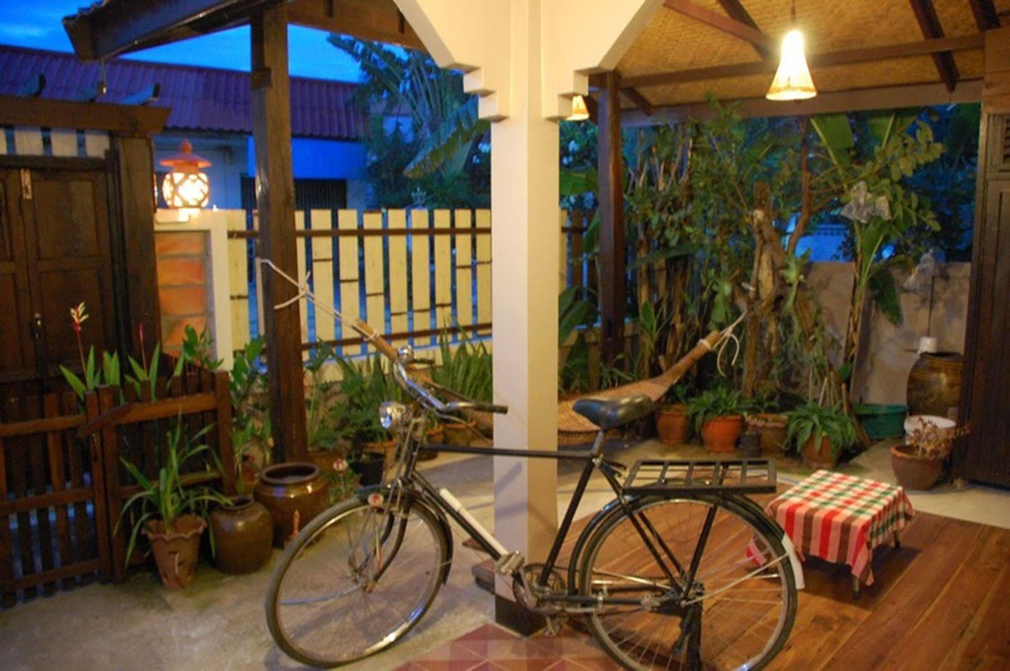 The Outside Inn Ubon Ratchathani Exterior foto